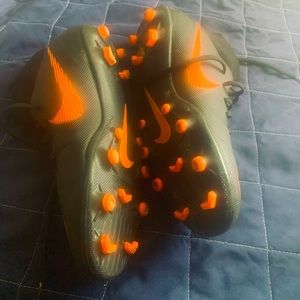 Soccer cleats for men